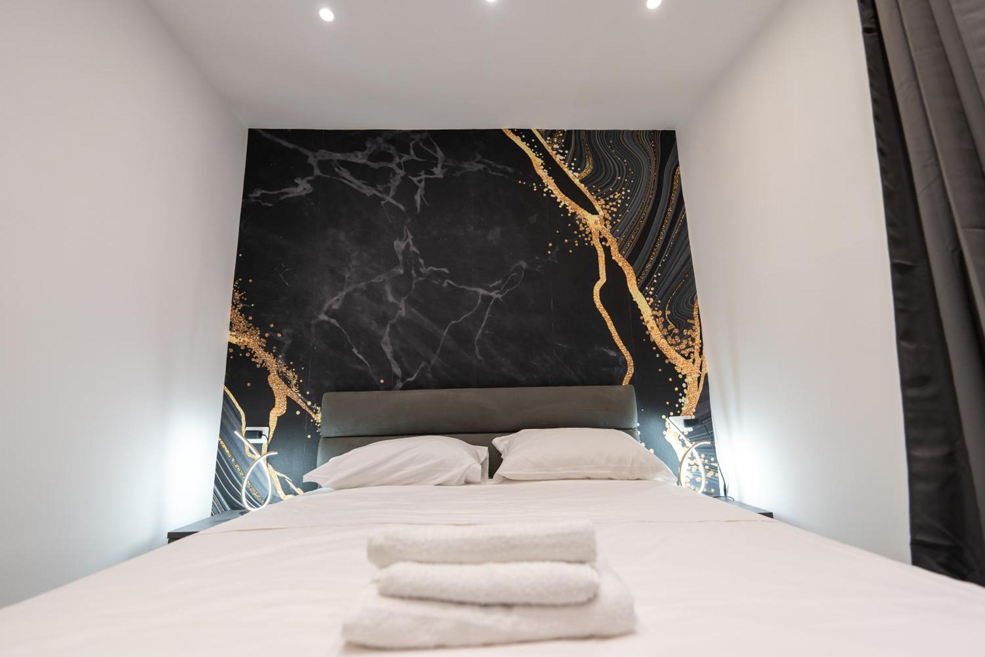 Suites Gaudioso Napoli Center Екстериор снимка