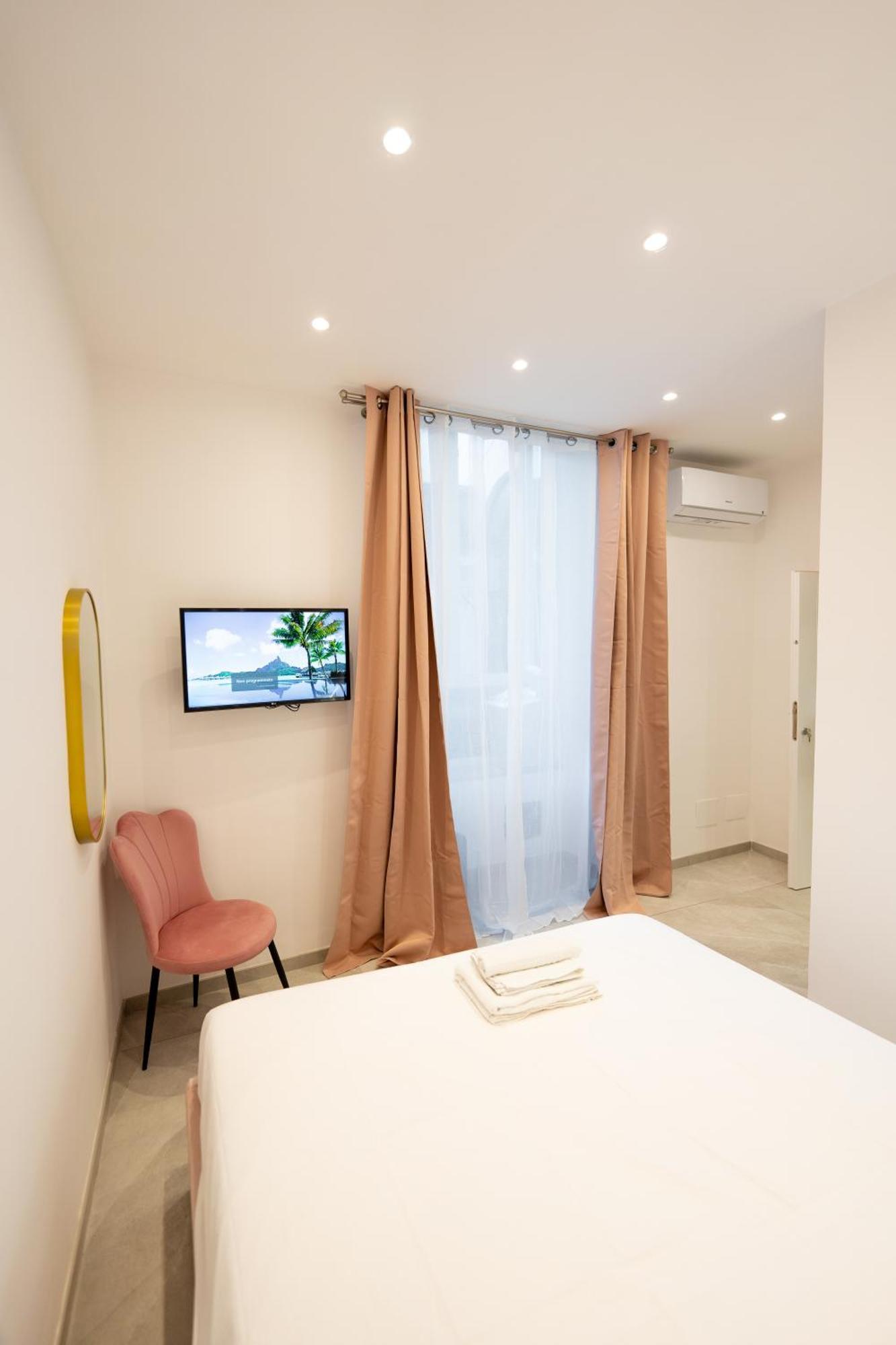 Suites Gaudioso Napoli Center Екстериор снимка